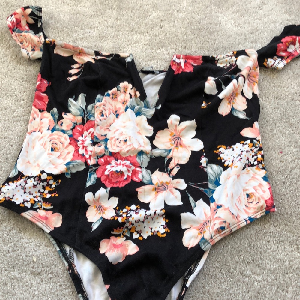 Floral print body suit